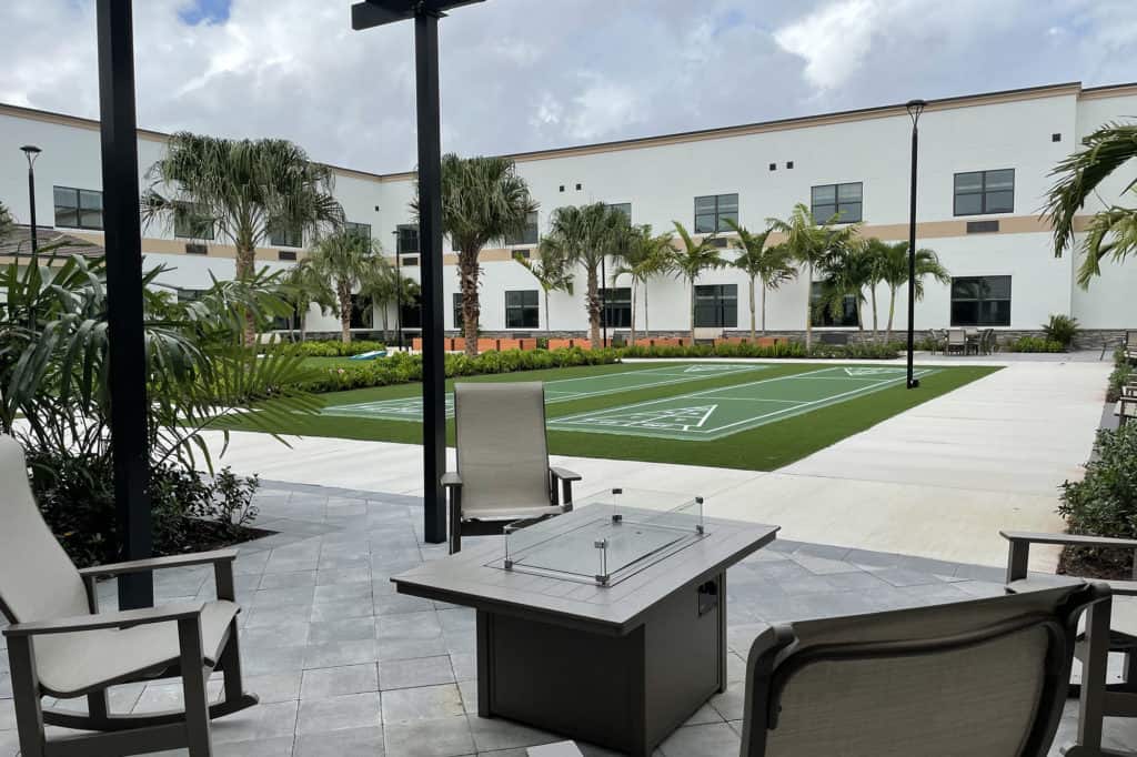02 Royal Palm Beach Courtyard